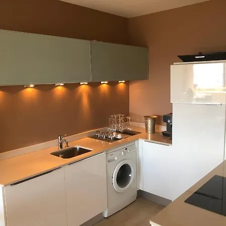 Apartman Saint Tropez, En Front De *