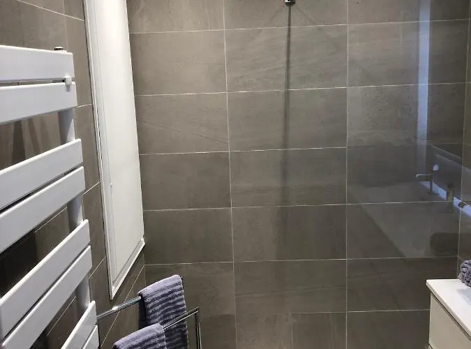 Saint Tropez, En Front De דירה